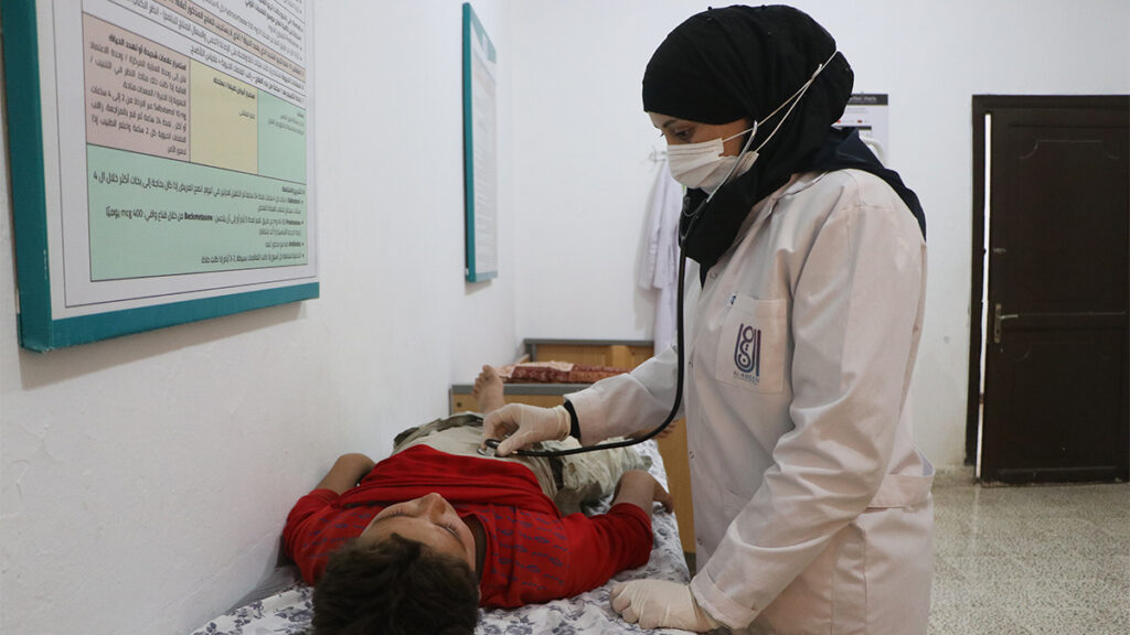 مركز راعل يستمر في تقديم الخدمات الطبية
